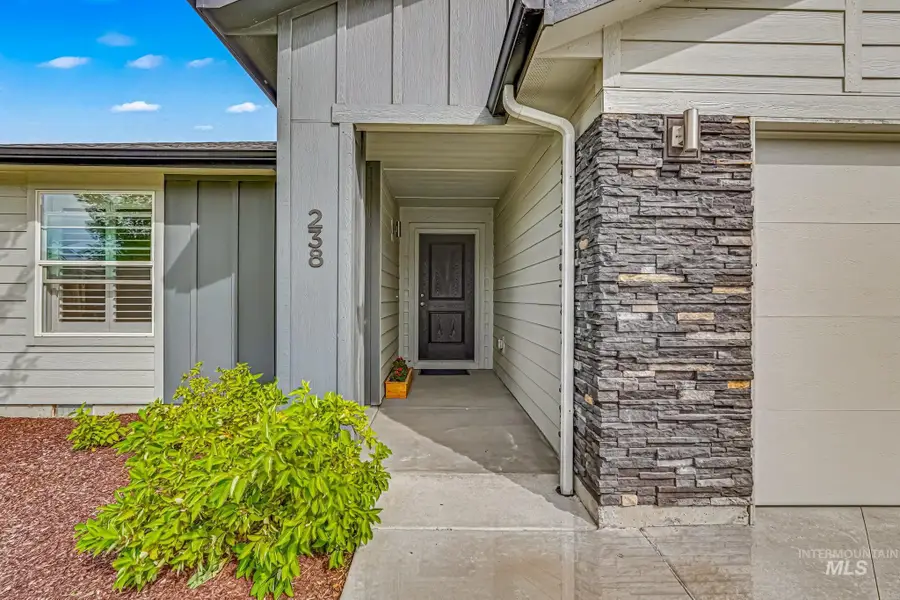 238 S Riggs Spring Ave, Meridian, ID 83642 - #2
