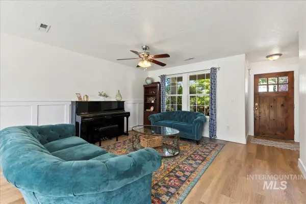 335 E Willowcreek Dr, Middleton, ID 83644