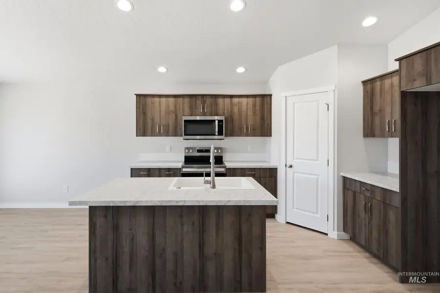 208 Benbrook Ave, Caldwell, ID 83605 - #3