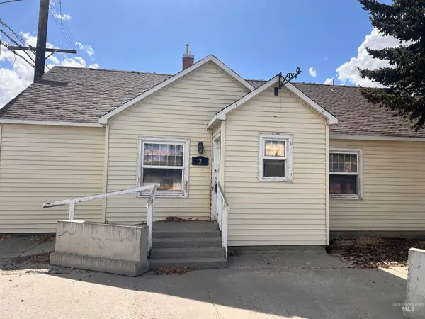 121 5th Ave W, Gooding, ID 83330