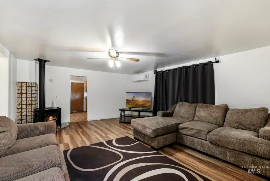 202 W Midway St, Filer, ID 83328 - #3
