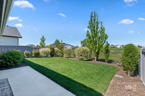 10128 Irongate Dr, Nampa, ID 83687
