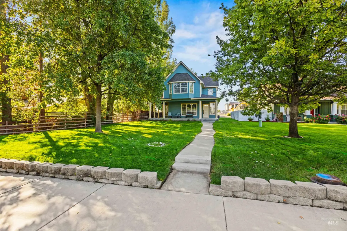 675 E Pine Ave, Meridian, ID 83642 - #1