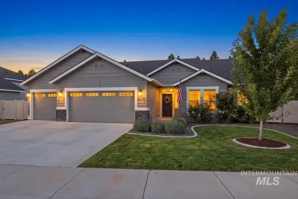 4932 W Vanderbilt Dr, Meridian, ID 83646