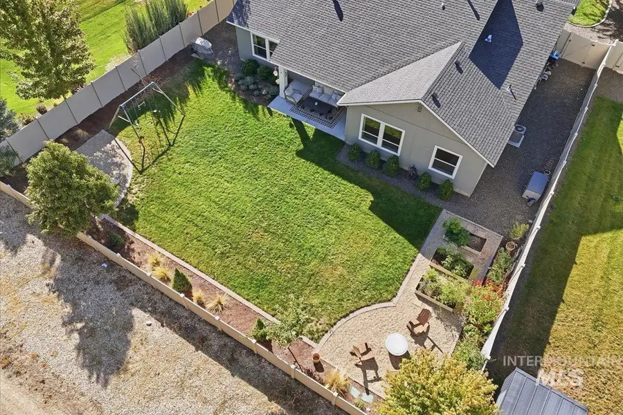 4932 W Vanderbilt Dr, Meridian, ID 83646 - #3
