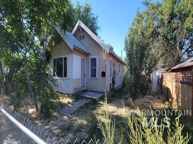 704 E Grove Ave, Parma, ID 83660 - #1