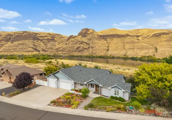 47 Riverpointe Dr, Asotin, WA 99402