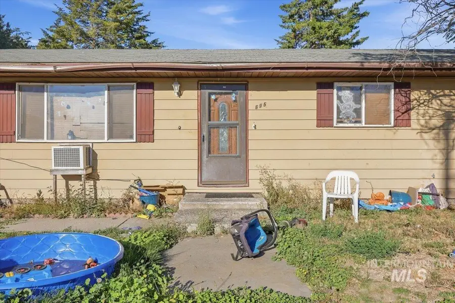 695 NW 4th St, Ontario, OR 97914 - #2