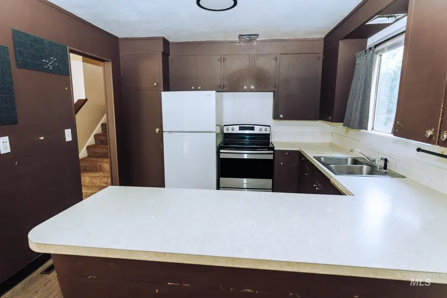 855 West St S., Vale, OR 97918 - #2