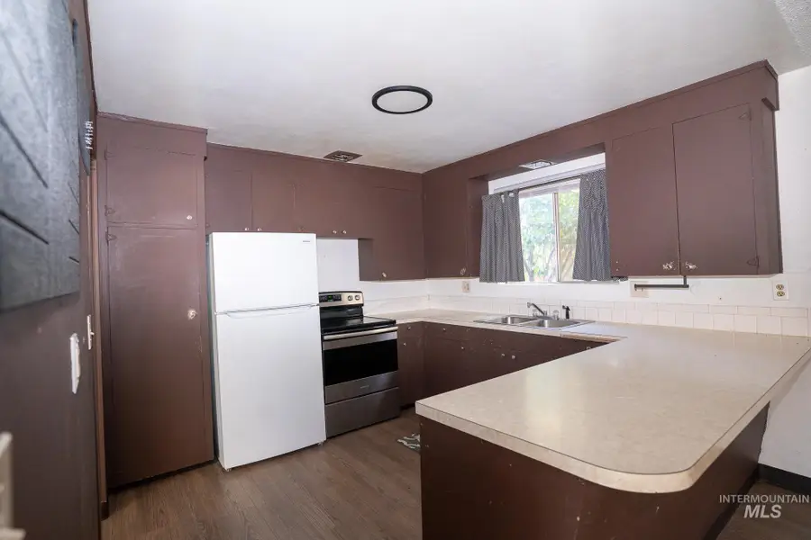 855 West St S., Vale, OR 97918 - #3