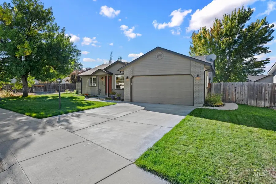1221 W Waltman Dr, Meridian, ID 83642 - #3