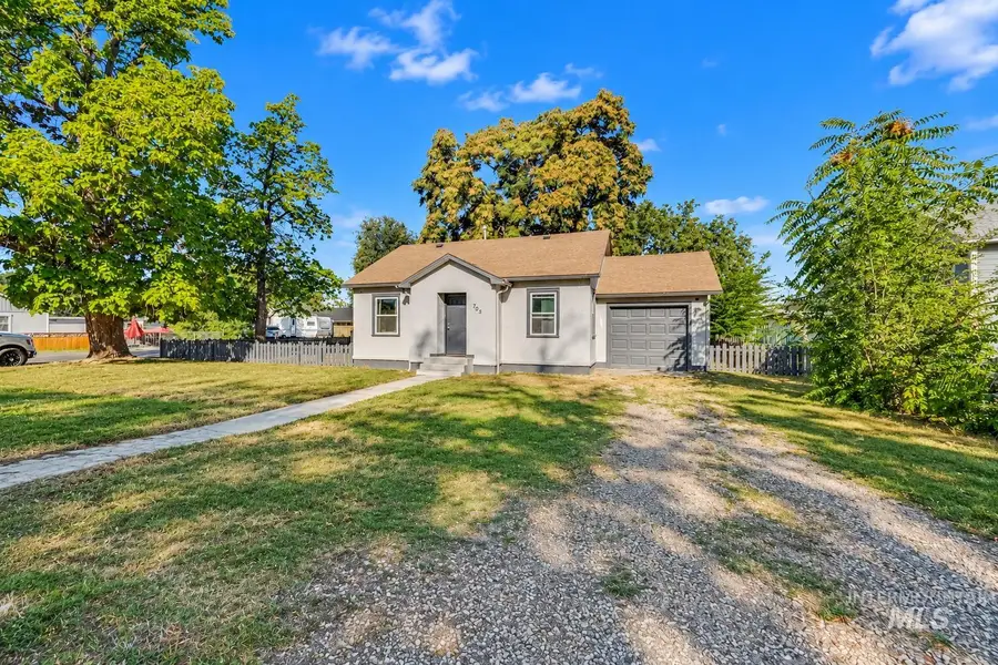 705 N 9th Ave, Caldwell, ID 83605 - #2
