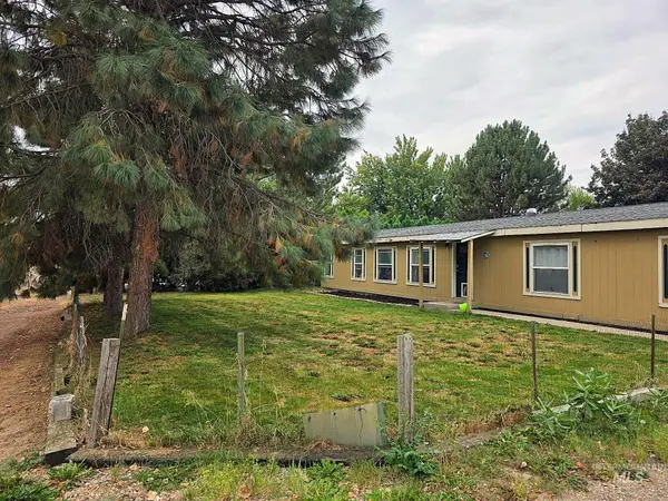 13821 Gary Ln, Caldwell, ID 83607