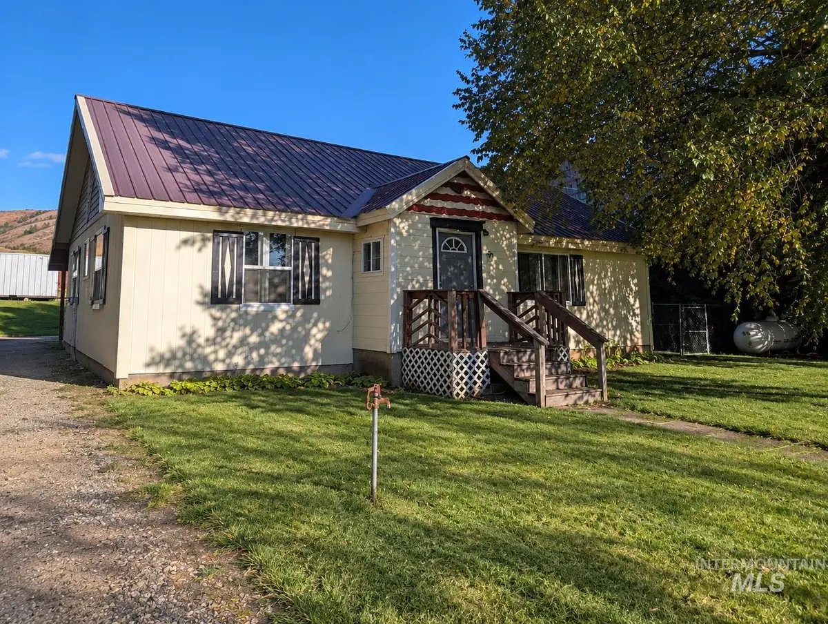 105 N Main St, Council, ID 83612 - #1