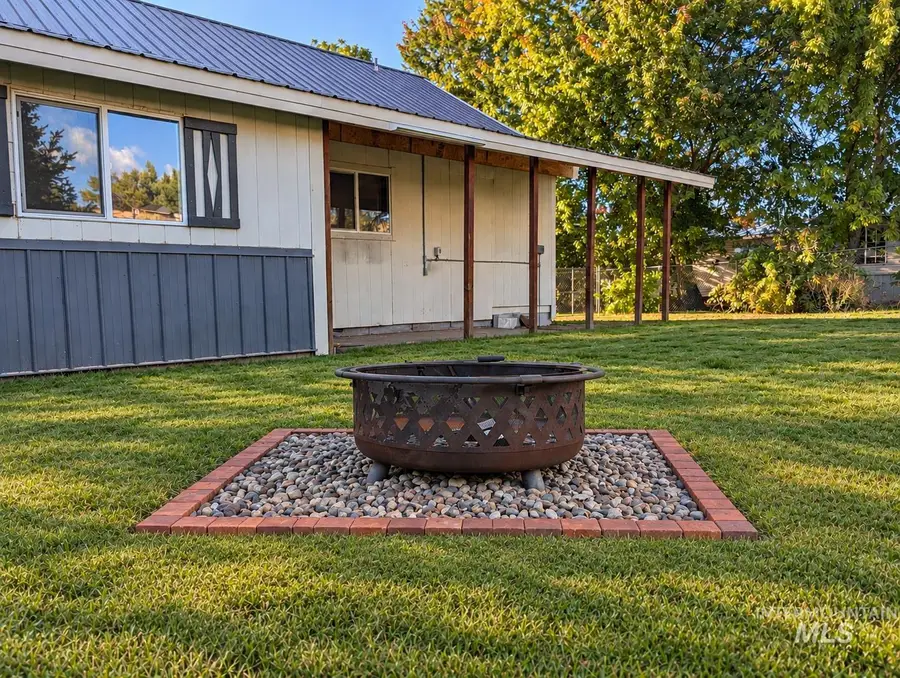 105 N Main St, Council, ID 83612 - #3