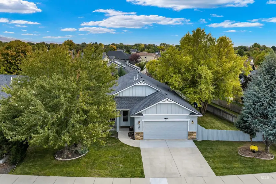 2397 W Fieldstream Dr, Meridian, ID 83646 - #3