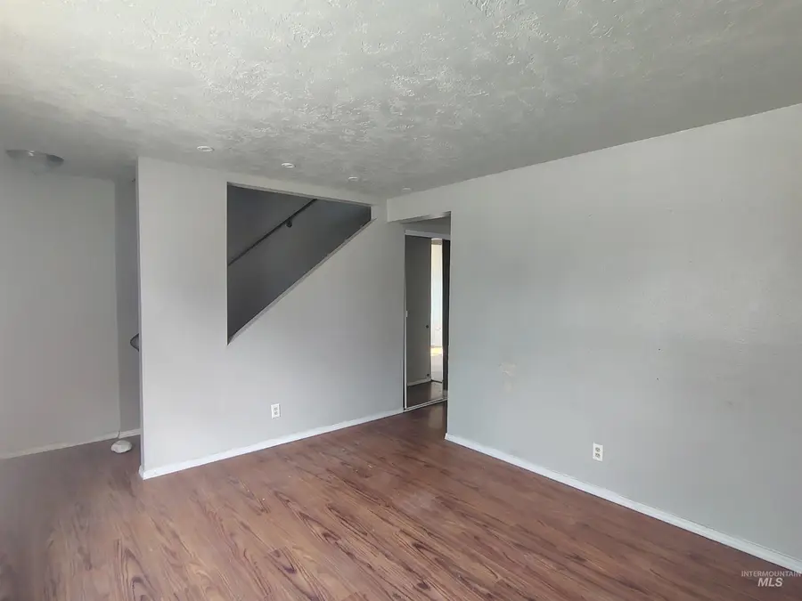 647 Brookside Ct, Mountain Home, ID 83647 - #3