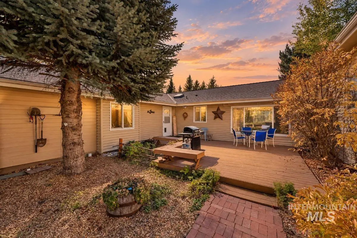 505 Lakeview Drive, Cascade, ID 83611 - #1