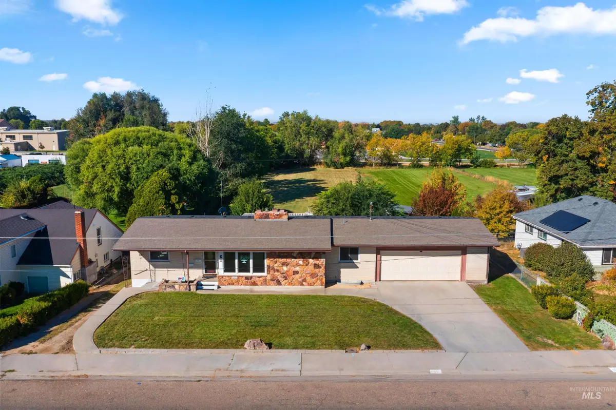 61 S Canyon St, Nampa, ID 83651 - #1