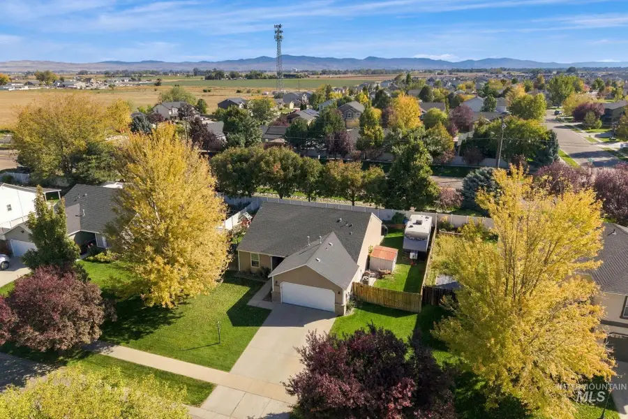 17656 N Parkdale Ave, Nampa, ID 83687 - #3