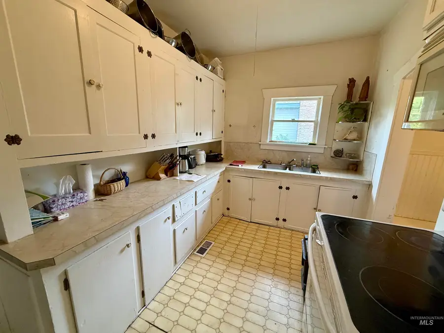 6 N Fairview St, Nampa, ID 83651 - #2