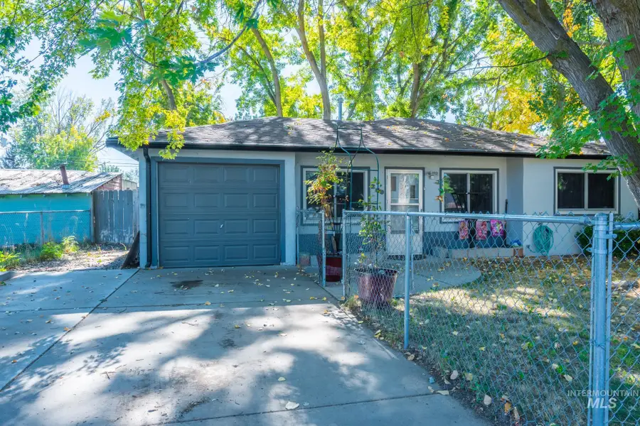 209 W 2nd St, Middleton, ID 83644 - #2