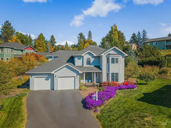 992 Peachtree Dr, Moscow, ID 83843