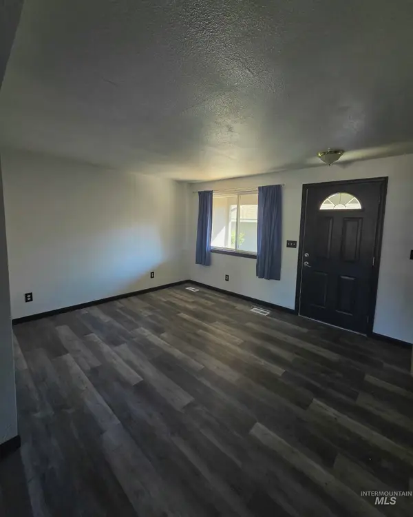 8586 W Rifleman, Boise, ID 83704