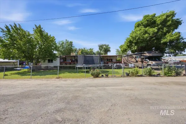 535 5th Ave W, Gooding, ID 83330