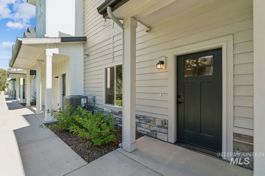 8246 W Mocha Ln, Garden City, ID 83714 - #3