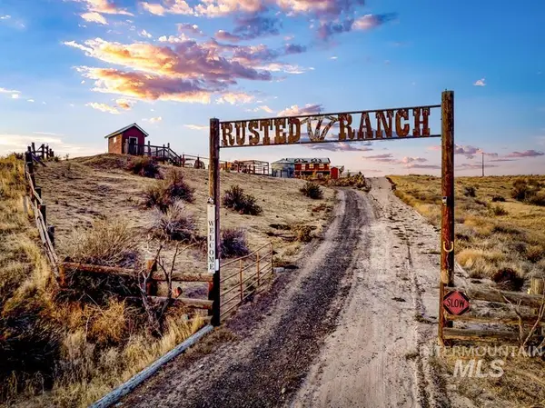 870 Desert Wind Rd, Boise, ID 83716
