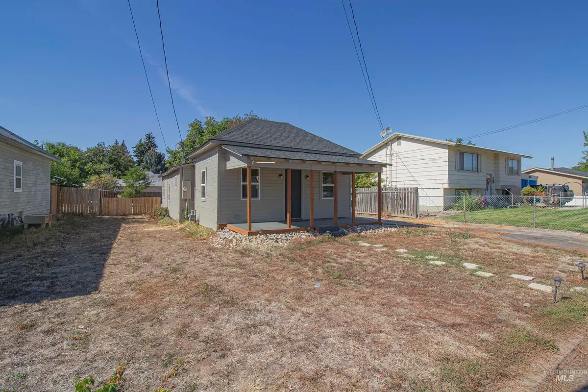 907 N 7th St, Payette, ID 83661 - #1