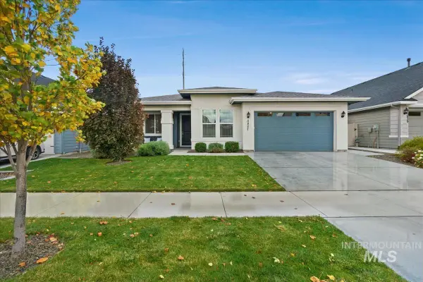 5827 W Riva Capri St, Meridian, ID 83646