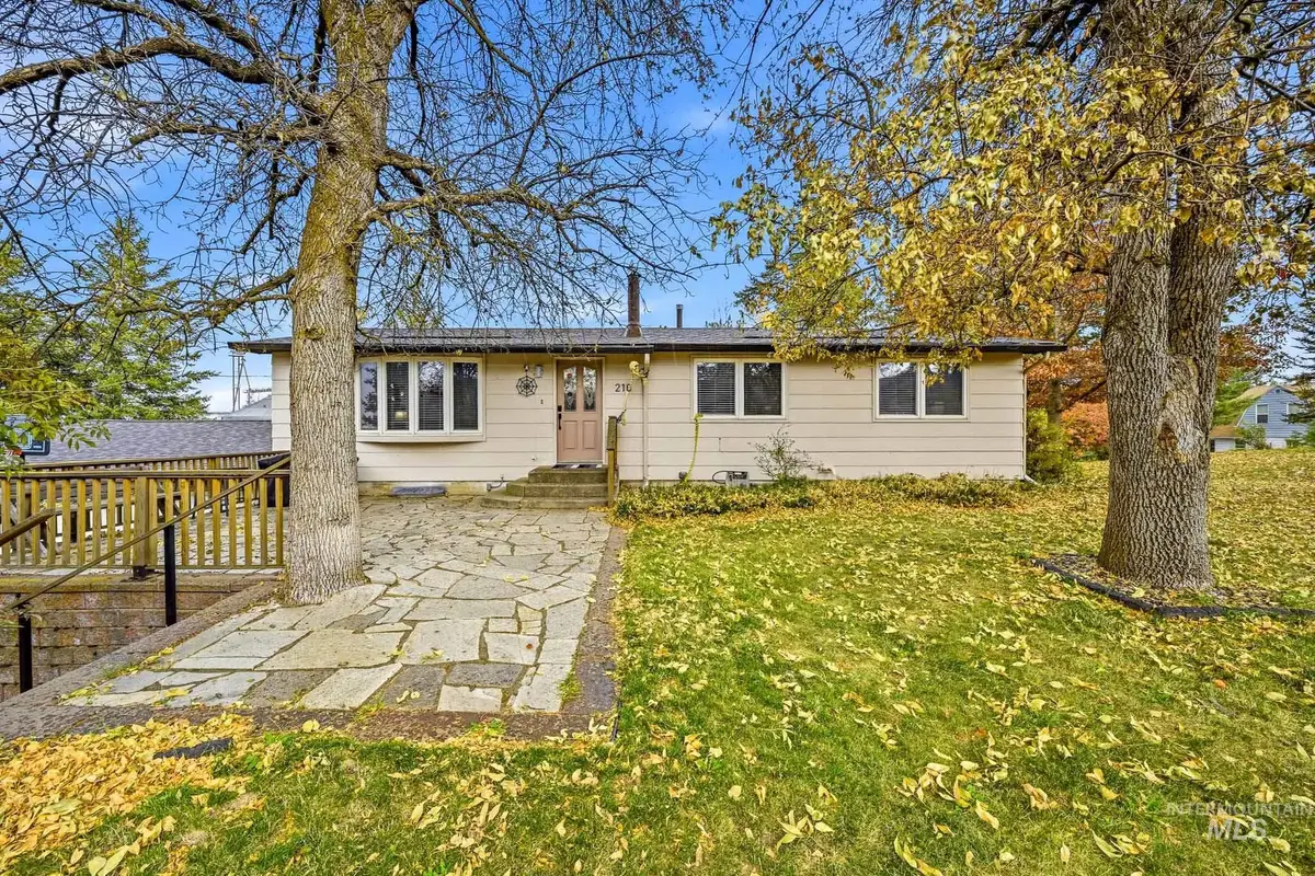 210 N High St, Uniontown, WA 99179 - #1