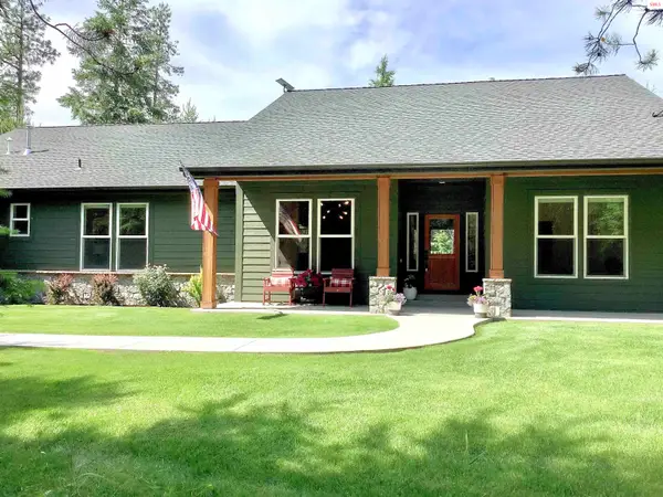 65 Graham Ave, Priest River, ID 83856