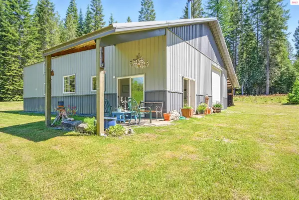 670 Sunset Rd, Athol, ID 83801