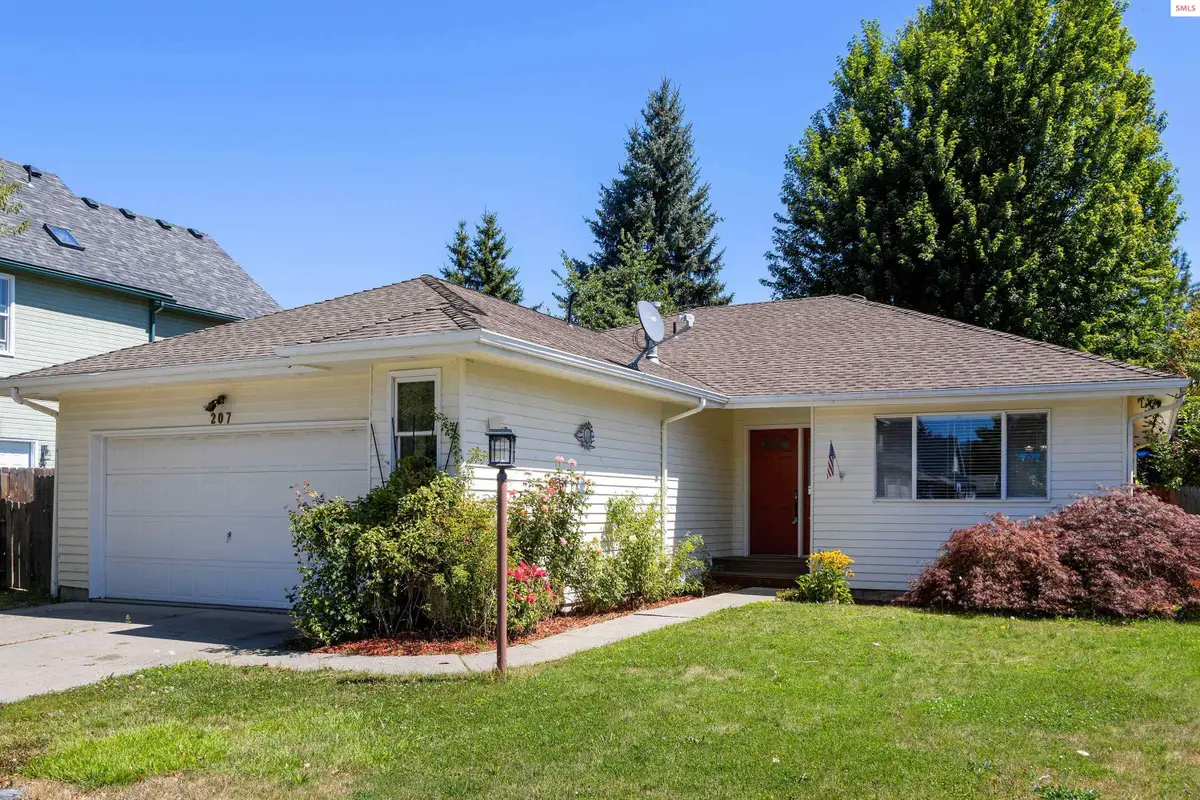 207 S Lincoln Ave, Sandpoint, ID 83864 - Image #1