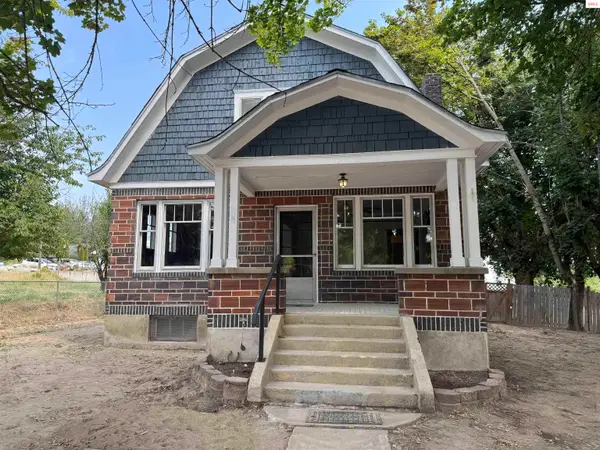 31 Franklin St, Priest River, ID 83856