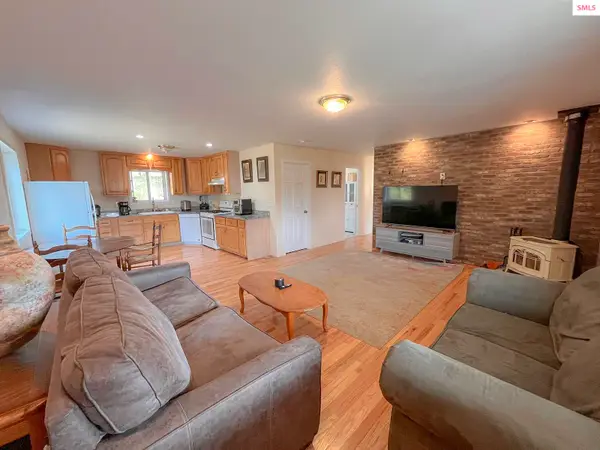 194 Quartz, Naples, ID 83847