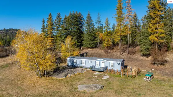 2554 Jewel Lake Rd., Sagle, ID 83860