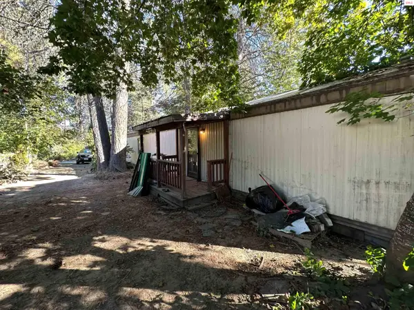 116 Kaniksu, Priest River, WA 99156