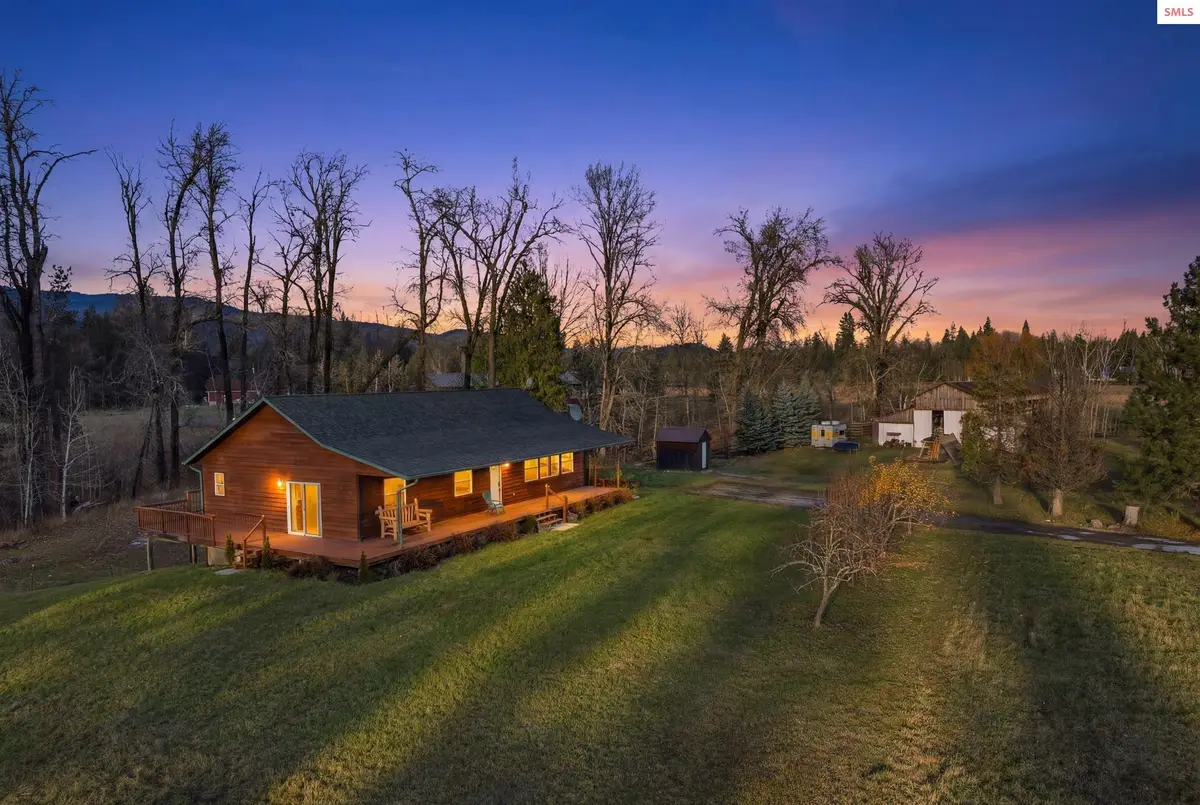 2844 Mcarthur Lake Rd, Naples, ID 83847 - Image #1