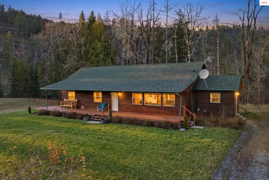 2844 Mcarthur Lake Rd, Naples, ID 83847 - Image #2