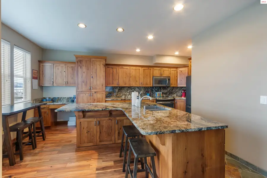 46700 Highway 200 Unit #302, Hope, ID 83836 - #3