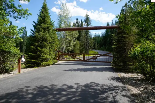 1599 Saddleback Dr, Naples, ID 83847