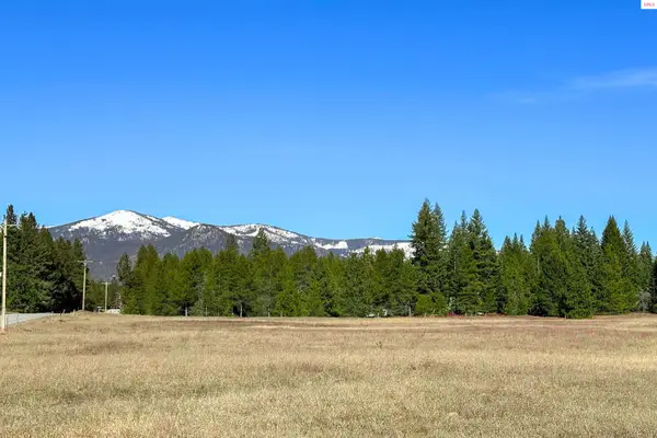 9810 Lakeshore Drive, Sagle, ID 83860