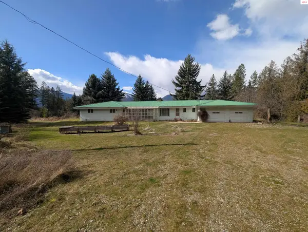 3176 Porthill Loop, Bonners Ferry, ID 83805