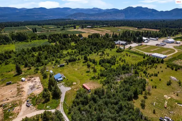 632 Cascade Ln, Naples, ID 83847