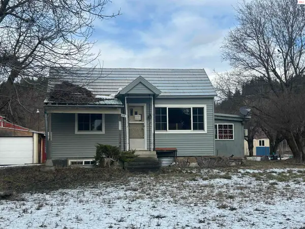 6699 Comanche St, Bonners Ferry, ID 83805