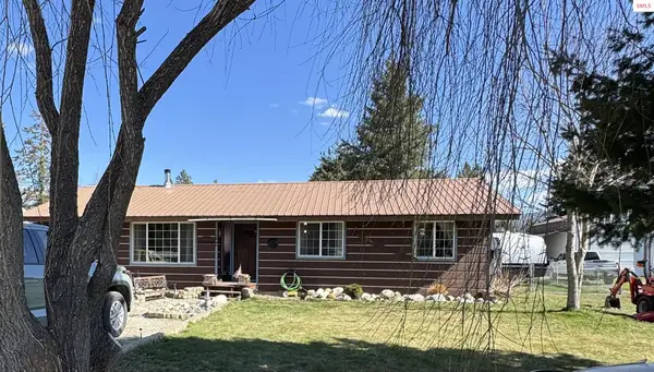 265 Campbell Loop, Laclede, ID 83841